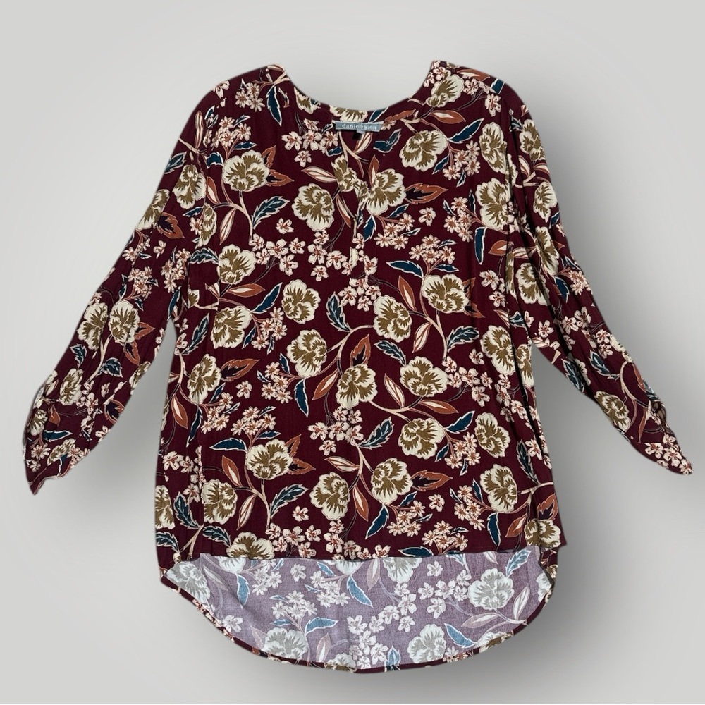 Daniel Rainn boho 
Koda Split Neck Top - Burgundy Floral - XL